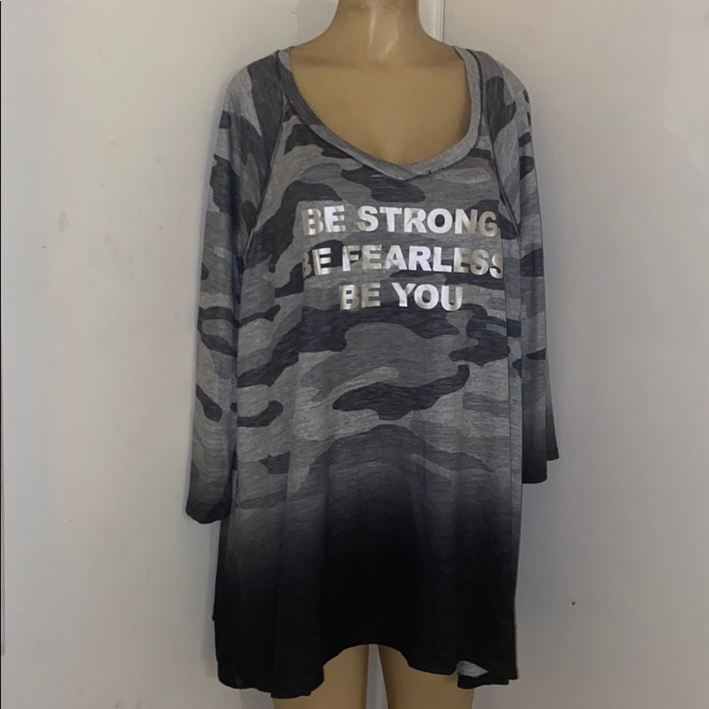 3x$30 Avenue Plus Size 30/32 5X Graphic Blouse NWT